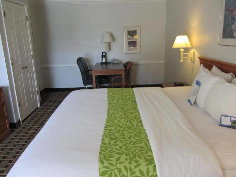 Westfield Red Roof Inn Houston North - Fm1960 & I-45 מראה חיצוני תמונה