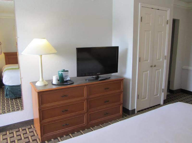 Westfield Red Roof Inn Houston North - Fm1960 & I-45 מראה חיצוני תמונה