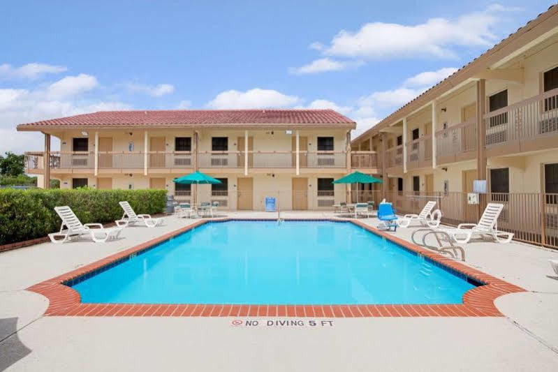 Westfield Red Roof Inn Houston North - Fm1960 & I-45 מראה חיצוני תמונה